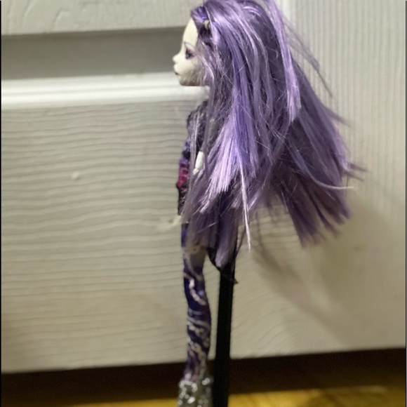 Monster High Spectra Vondergeist Doll - Picture 2 of 2